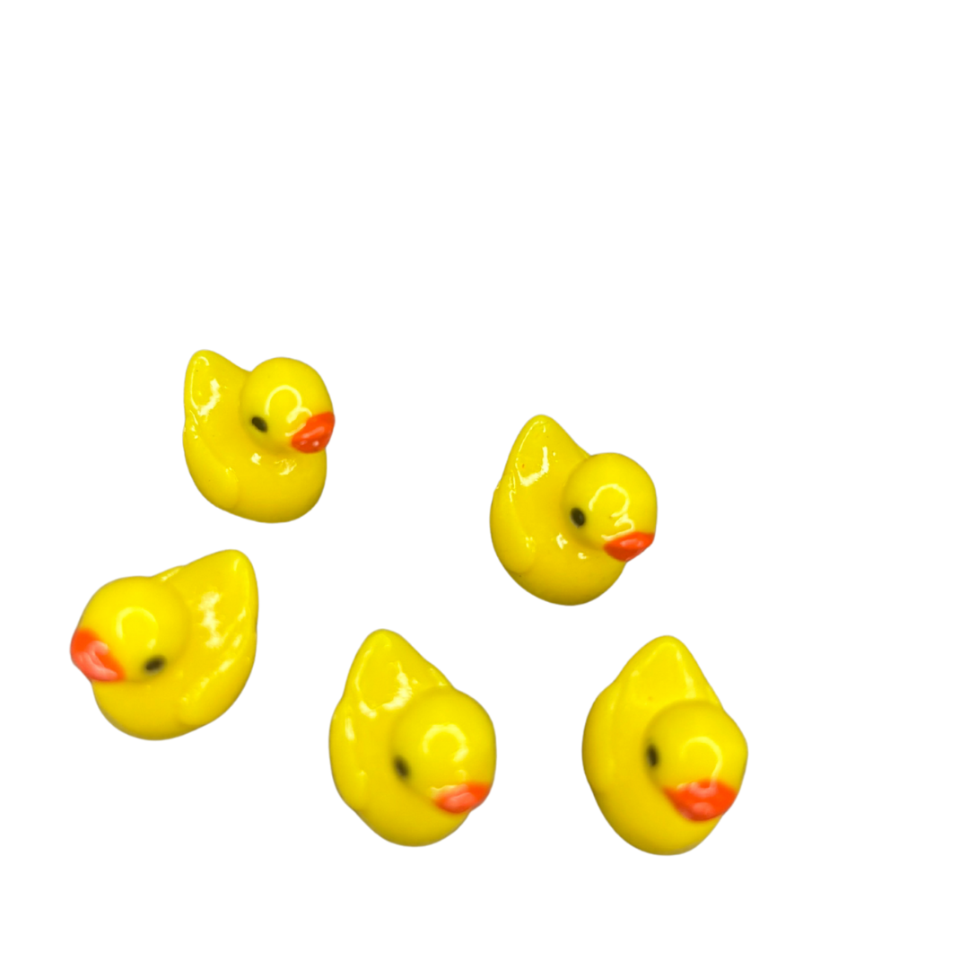 Plastic rubber ducks x 5